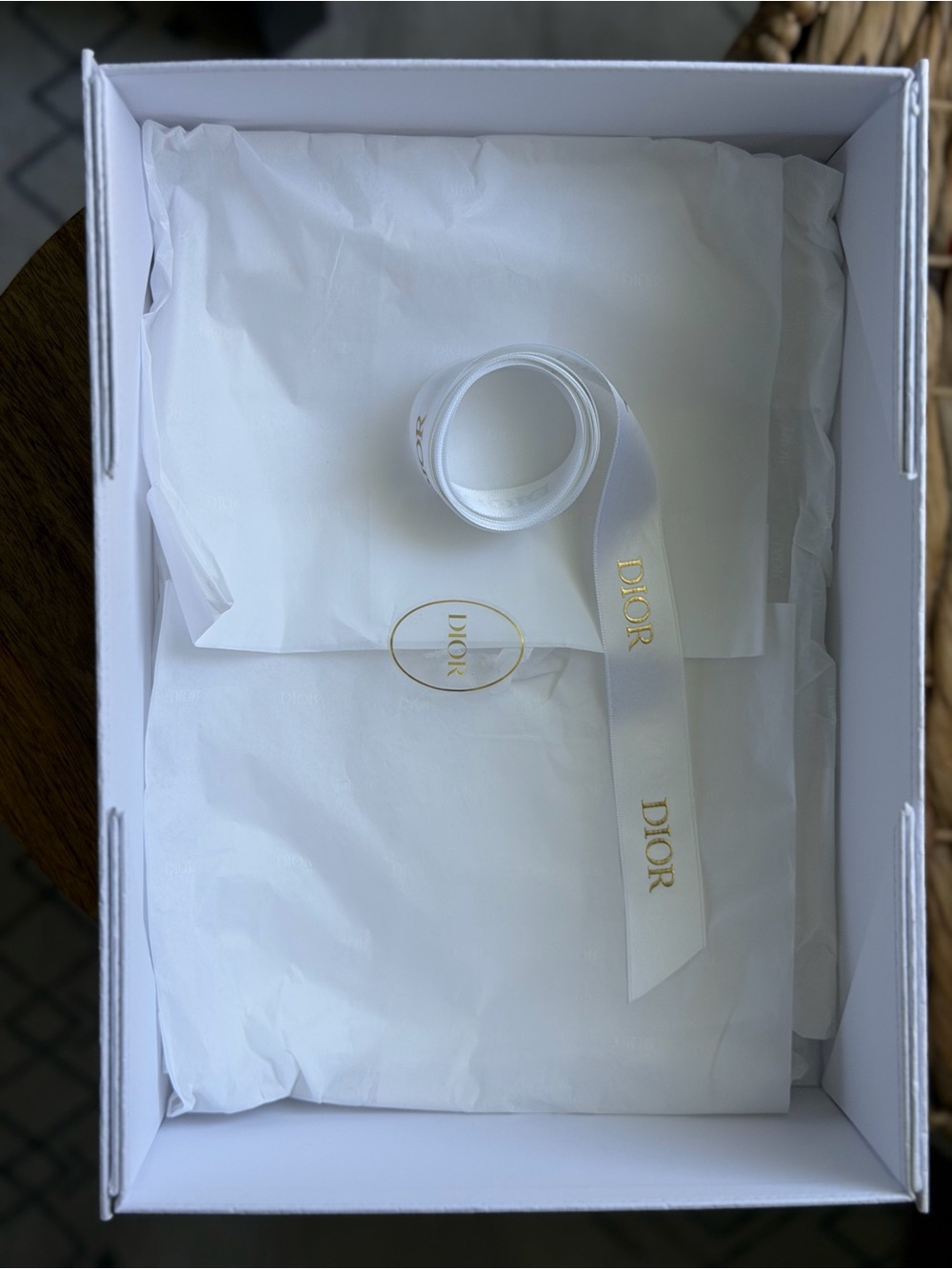 Authentic Dior White Pebbled Gift Box with Ribbon - Empty - Picture 4 of 4